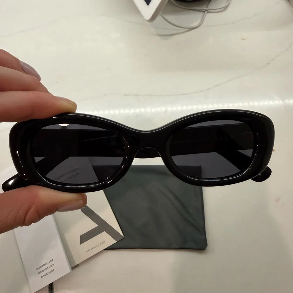 Aire Calisto Black Women's Sunglasses - Picture 3 of 6